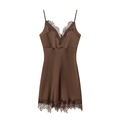 Elegante abito sottoveste in raso marrone con pizzo ciglia e spalline sottili - S / Marrone