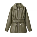 Giacca da donna in ecopelle verde oliva con cintura e tasche con zip argentate - S / verde oliva