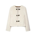 Détail de la veste en fausse fourrure crème avec lanières en cuir noir et boucles dorées - XS / Blanc