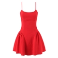 Détail de la mini robe rouge à bretelles avec fronces latérales et taille corsetée - S / Rouge