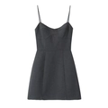 Détail d'une robe courte gris anthracite avec décolleté en cœur et coutures de buste - XS / Gris