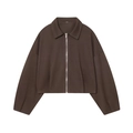 Detalle de chaqueta corta marrón oscuro con cremallera y diseño de hombros caídos - S / Top Marrón Oscuro