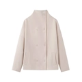 Detailweergave van een beige wollen jas met hoge kraag en dubbele rij knopen - S / Tops / Beige