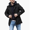 Cappotto da uomo nero di media lunghezza con felpa grigia e jeans blu strappati - S / Nero