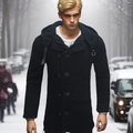 Dettaglio del cappotto invernale in pelle scamosciata con collo in peluche nero e bottoni - S / Nero