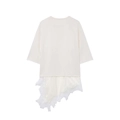 T-shirt da donna minimalista bianco sporco con orlo in pizzo irregolare e design patchwork - S / Bianco
