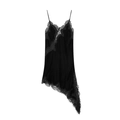 Détail de robe nuisette en satin noir avec bordure en dentelle et ourlet asymétrique - Noir 2