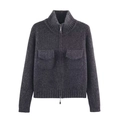 Dettaglio del cardigan in maglia grigio scuro con zip e colletto alto a coste - S / grigio scuro