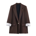 Blazer marrone scuro con maniche a tre quarti e risvolti a righe su sfondo bianco - XS / Marrone Scuro