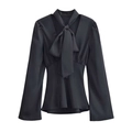 Elegante schwarze Satinbluse mit Schluppen Schleife und tailliertem Schnitt Design - XS / Schwarz