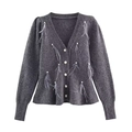 Gilet ajusté gris foncé à col en V avec boutons en perles et bordure en plumes - S / gris foncé