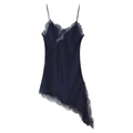 Nahaufnahme von dunkelblauem Satin-Unterkleid mit V-Ausschnitt und asymmetrischer Spitze - S / Marineblau