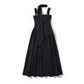 Details eines eleganten schwarzen Neckholder-Maxikleides mit Lagenlook und Faltenrock - S / Schwarz