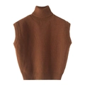 Gilet en maille côtelée à col montant marron foncé sur un fond blanc épuré - S / Marron
