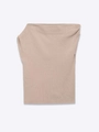 Detalle de la textura de canalé fino y el tejido de punto beige del top ajustado - S / Caqui