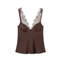 Detail van de donkerbruine camisole met fijn wimperkant en satijnachtige textuur - XS / koffiekleur