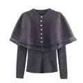 Chaqueta poncho de punto gris oscuro con ribete de encaje y botones de perlas blancas - Gris