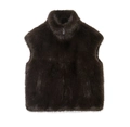 Dettaglio della texture del gilet in ecopelliccia marrone scuro con collo alto e zip - XS / Caffè