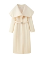 Dettaglio del cappotto da donna bianco panna con ampi revers e cintura in vita abbinata - S / Bianco latte