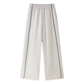 Pantalón ancho gris claro para mujer con rayas laterales negras y cintura elástica - S / Pantalón de Pierna Ancha / Blanco lechoso