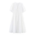 Elegante abito bianco con scollo a V, maniche corte, linea A e ricami in pizzo fine - S / Bianco