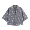 Camicia da donna a quadretti bianchi e neri con raffinati ricami floreali e maniche corte - XS / Camicia a maniche corte