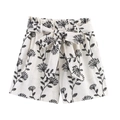 Vue détaillée du short fleuri en coton et lin avec taille paperbag et ceinture à nœud - XS / Imprimé Fleur Blanche