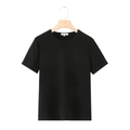 Εφαρμοστό μαύρο T-shirt με στρογγυλή λαιμό λαιμό σε ξύλινη κρεμάστρα από λείο ύφασμα - S / Μαύρο