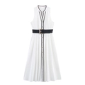 Elegante mouwloze witte A-lijn jurk met zwarte contrastbiezen en een riem in de taille - XS / Wit