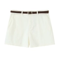 Minimalistische weiße Shorts mit hoher Taille, Falten und einem braunen Ledergürtel - XS / Weiß