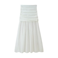 Détail de la texture plissée élégante et de la taille haute froncée sur cette jupe midi blanche - XS / Blanc
