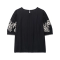 Haut noir en mélange de lin avec broderie florale bohème blanche sur les manches courtes - XS / Haut Noir