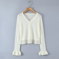 Gilet blanc élégant à col en V avec poignets à volants et détails de bordure noire chic - Taille unique / Blanc laiteux