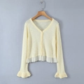 Gilet jaune pâle à col en V avec ourlet à volants blancs et liseré noir contrasté - Taille unique / Jaune