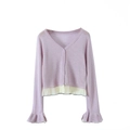 Cardigan en maille lavande avec col en V, volants blancs et fermeture boutonnée - Taille unique / Mauve Clair