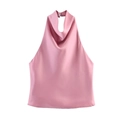 Dettaglio del top all'americana in raso rosa con scollo a cappuccio e bottoni posteriori - Rosa