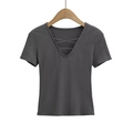 T-shirt femme col en V coupe ajustée manches courtes avec détail croisé gris foncé - S / Gris
