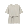 T-shirt gris clair à manches courtes avec rose en tissu faite main et lien à la taille - Gris