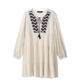 Crèmekleurige boho-jurk met lange mouwen, geometrisch borduursel en kwastjes aan de hals - XS / Melkwit