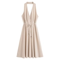 Elegante abito beige allacciato al collo con scollo a V profondo e coulisse in vita - S / Cachi