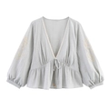 Hellblaue Boho-Bluse mit V-Ausschnitt, Blumenstickerei und Spitze auf strukturiertem Stoff - XS / Grau