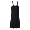 Elegante abito midi in raso nero con rifiniture in pizzo ciglia e spalline sottili - XS / Nero