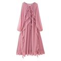 Rosa Chiffon-Langarmkleid mit gestuften Rüschen und Schnürung auf weißem Hintergrund - S / Rosa