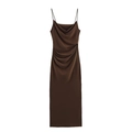 Elegante abito sottoveste in raso marrone scuro con scollo a cappuccio e arriccio - S / Marrone