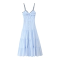 Abito estivo a righe da donna con bordi smerlati neri e gonna a balze a strati - XS / Celeste