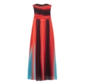 Détail de robe longue bustier avec dégradé rouge noir bleu et texture plissée - S