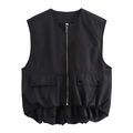 Vue détaillée d'un gilet noir pour femme avec grandes poches à rabat et fermeture éclair argent - S / Noir