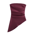 Détail du haut bustier bordeaux avec un élégant tissu froncé et un ourlet asymétrique - Bordeaux