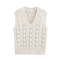 Détail d'un gilet en maille à motif feuille avec col en V et crochet texturé complexe - S / Blanc Cassé