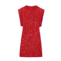 Nahaufnahme der roten Pailletten auf einem ärmellosen Kleid für festliche Anlässe - Rot